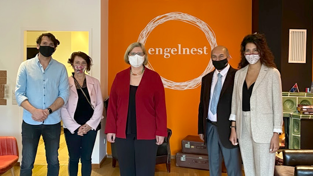 Angelika Schöttler, Mayor of Schöneberg, visited and meet our founders